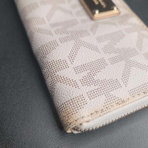 Michael Kors Tan and Beige Wristlet Long Wallet - Picture 4 of 13